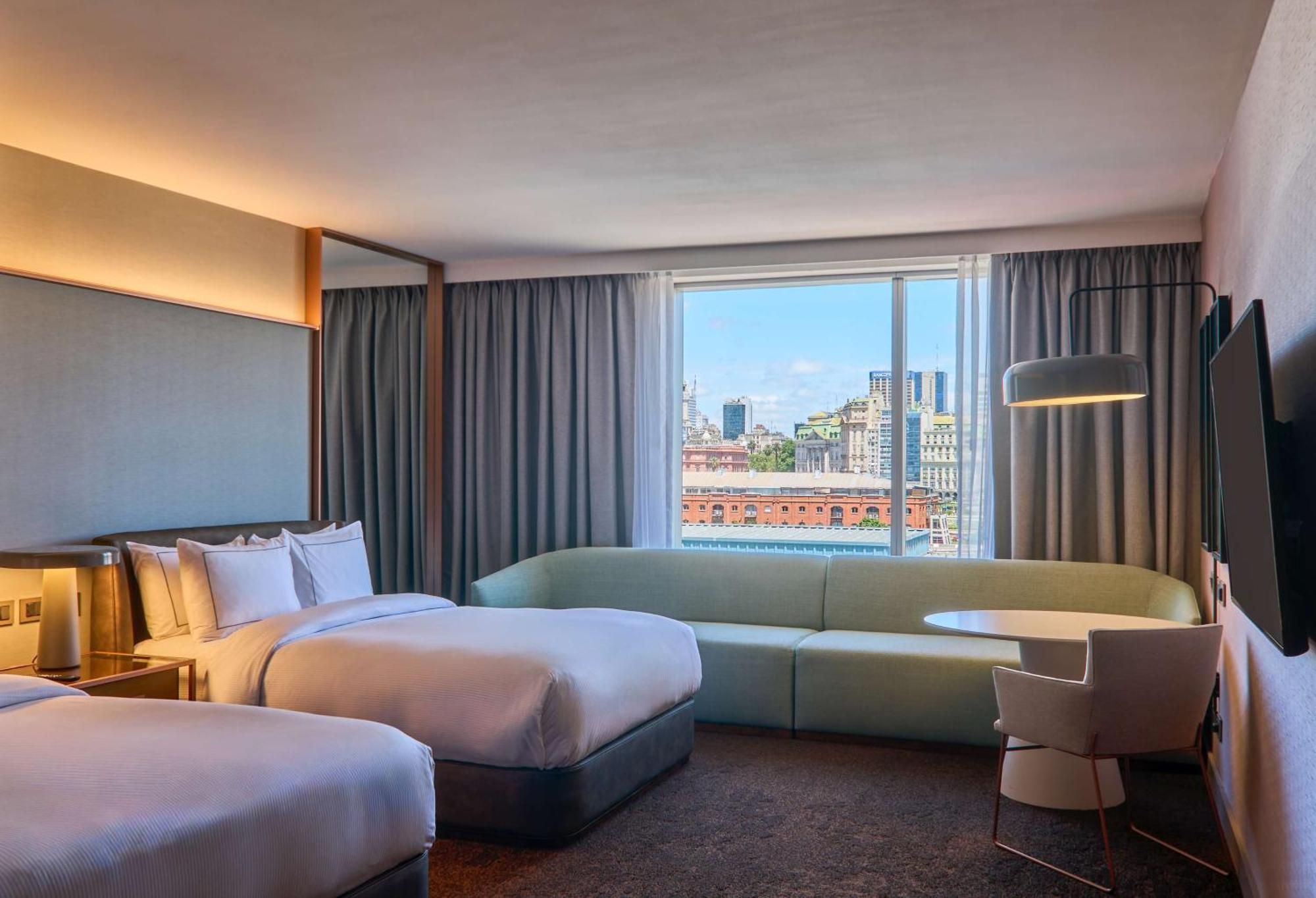 Hotel Hilton Buenos Aires Esterno foto A guest room at the hotel