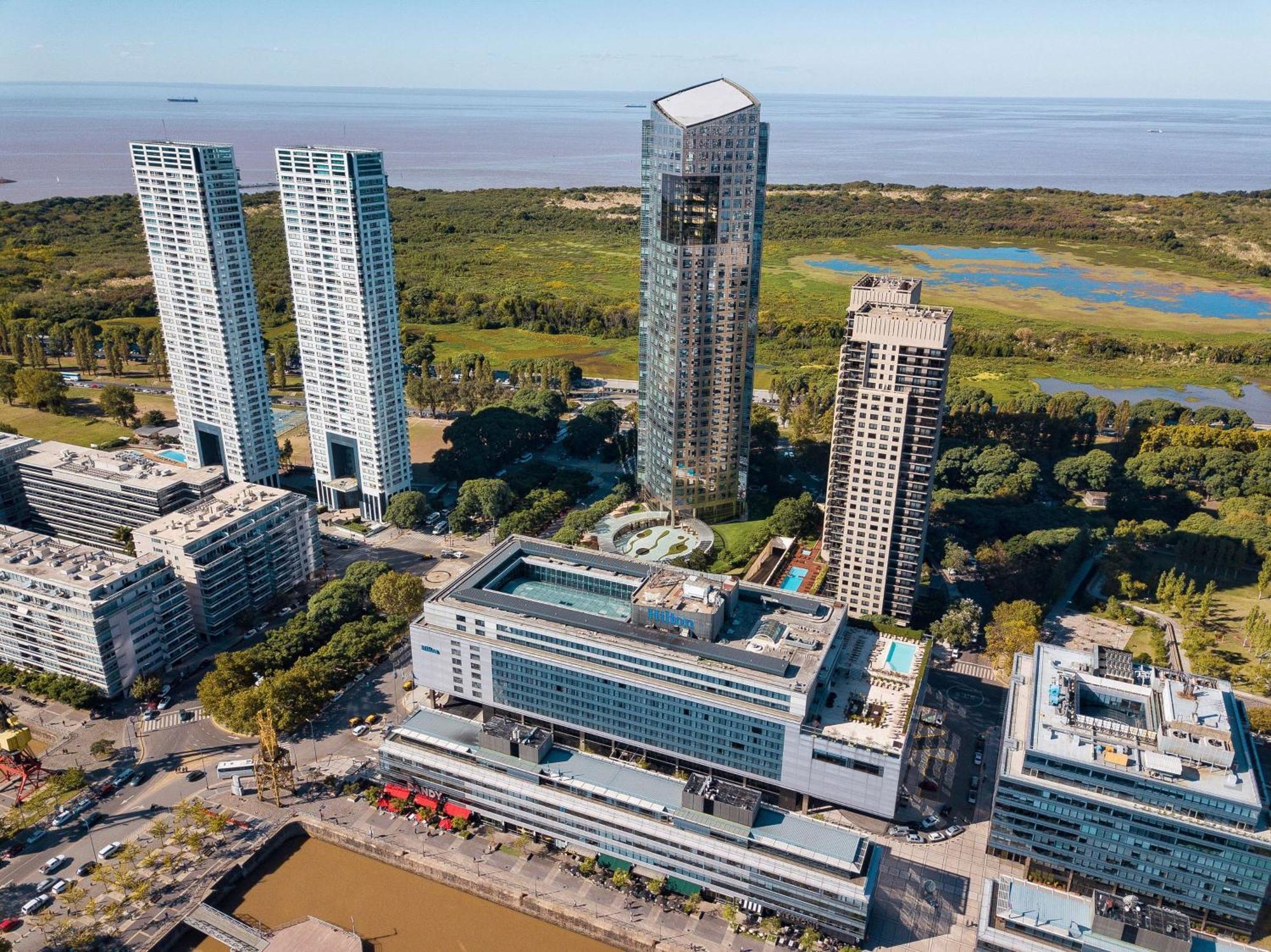 Hotel Hilton Buenos Aires Esterno foto Aerial view of the complex